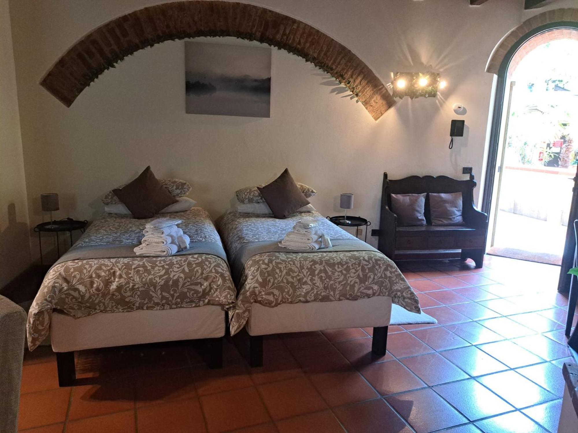 Monolocale Beatrice Abbadesse Guest House Milán Exterior foto